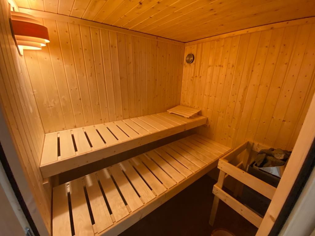 Sauna en bois clair